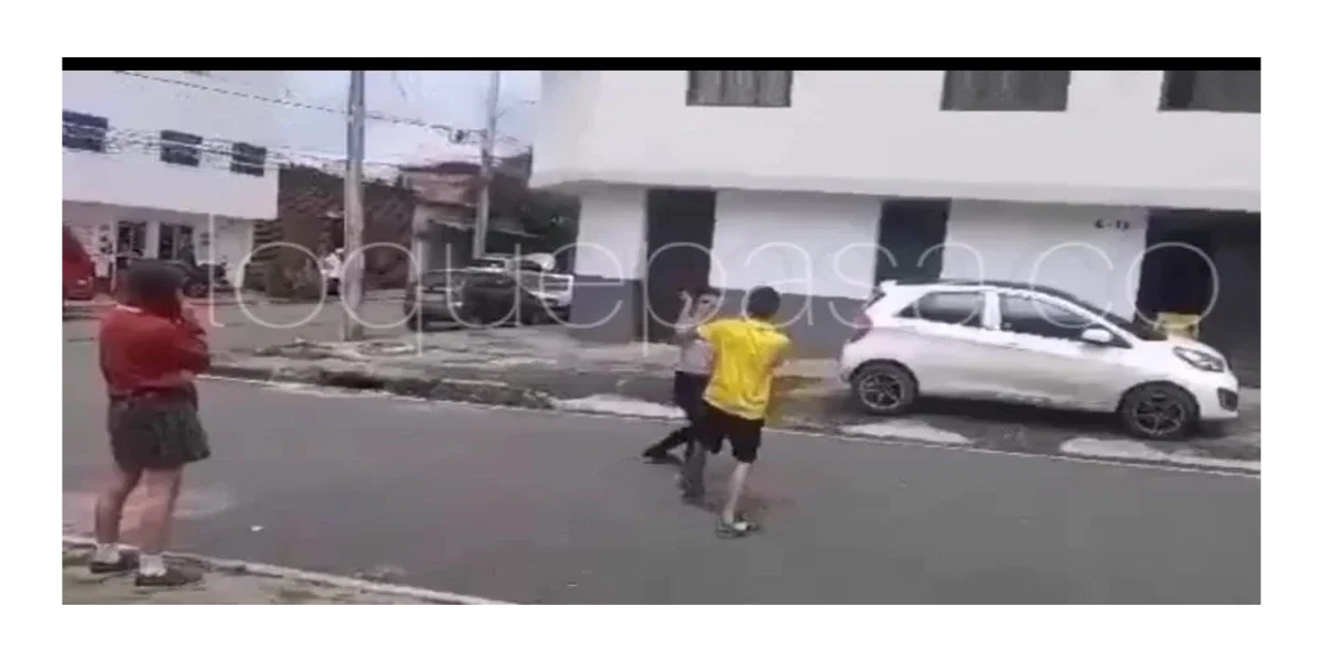 VIDEO: Denuncian que menores de edad se estarían enfrentando a cuchillo en las calles de Bucaramanga