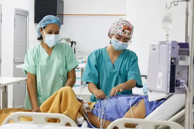 El Instituto Cardiovascular del HIC implantó su corazón artificial N°30 - imagen 2
