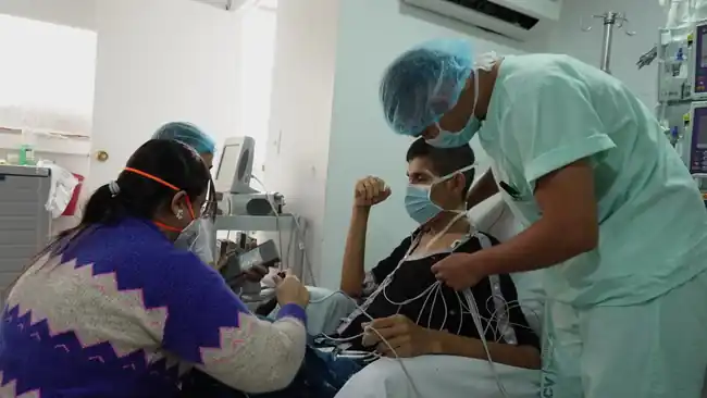 El Instituto Cardiovascular del HIC implantó su corazón artificial N°30