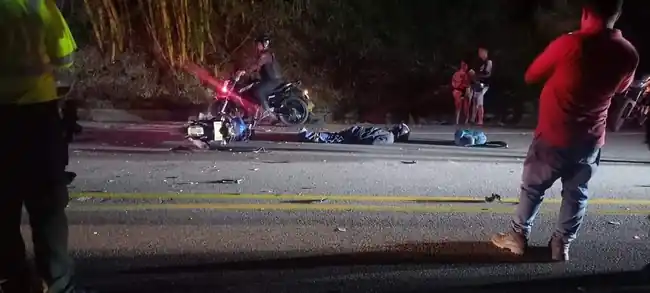Aparatoso accidente de dos motocicletas en Santander dejó como saldo un muerto y un herido - imagen 2