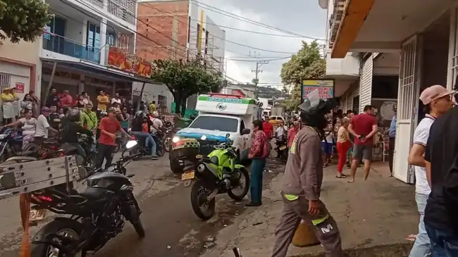 Explosión en una empresa de taxis dejó 3 personas heridas - imagen 2