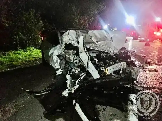 2 muertos y 3 heridos causó el choque de frente de dos vehículos - imagen 2