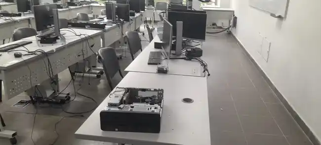 Balance de daños que dejaron encapuchados a la Universidad Industrial de Santander el pasado jueves - imagen 4