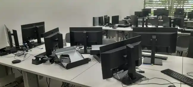 Balance de daños que dejaron encapuchados a la Universidad Industrial de Santander el pasado jueves - imagen 5