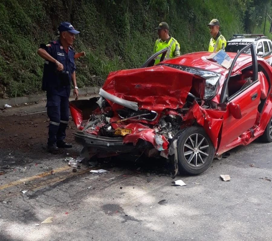 Video: Micro sueño o imprudencia deja 5 personas lesionadas en accidente de tránsito en la vía Rionegro – Playón