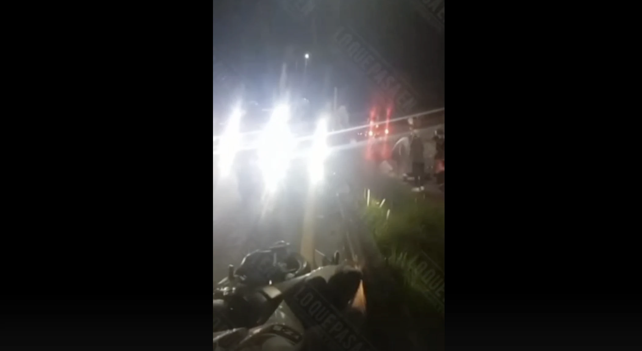 Video: accidente bajando del aeropuerto deja dos personas gravemente heridos