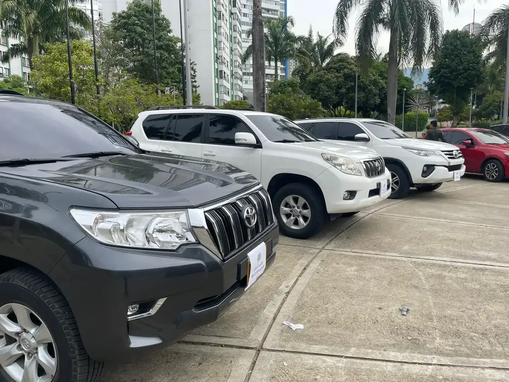 Policía recupera 6 vehículos robados de alta gama
