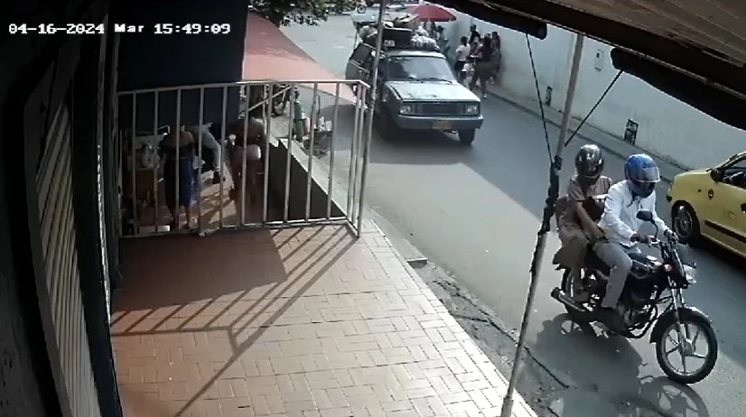 Video: Agresor escapó tras apuñalar a su víctima por una deuda en Colorados
