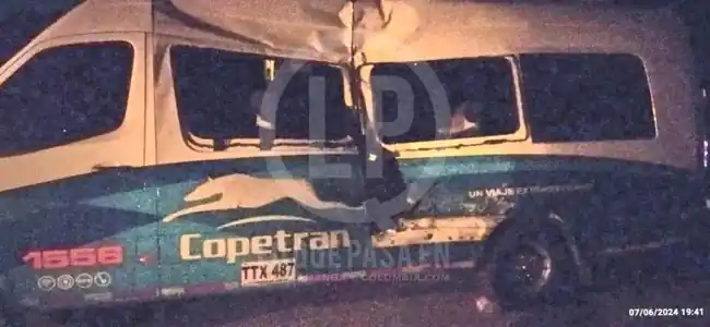Múltiples Heridos Dejó el Aparatoso Accidente de un Camión que se fue a un Abismo y Chocó a Buseta de Copetrán en vía de Santander - imagen 2