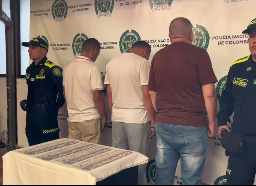 ‘Los Zares del Cambiazo’ peligrosa banda dedicada ‘cambiar’ tarjetas fueron capturados en Bucaramanga - imagen 2