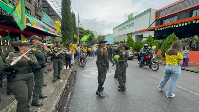 Policía Metropolitana de Bucaramanga Despliega 3.000 Uniformados para el Acompañamiento de la Final del Fútbol Colombiano - imagen 3