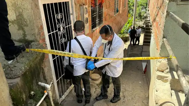 De un balazo en la cabeza asesinaron a Jhon Jairo Vesga Giraldo, en las peatonales del barrio Luz de Salvación - imagen 2