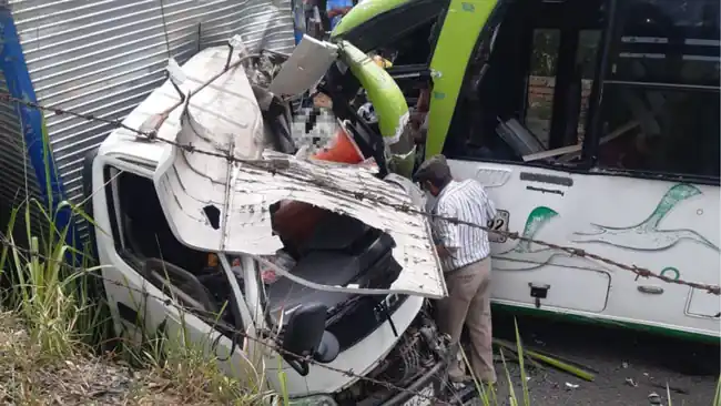 Murió José Alexander Torres, el conductor del furgón que chocó con buseta Flotax en el sector de Tres Esquinas