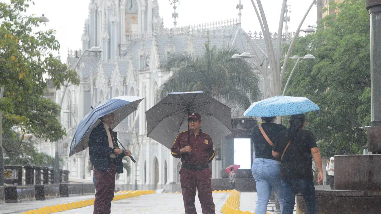 Después de mucho tiempo de sequía vuelve a llover en Cali - imagen 2