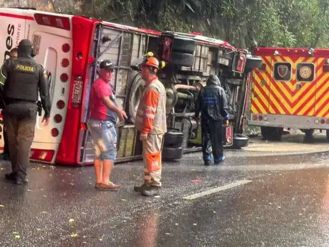 Trágico accidente en la vía Cúcuta-Pamplona dejó un muerto y 21 heridos - imagen 3