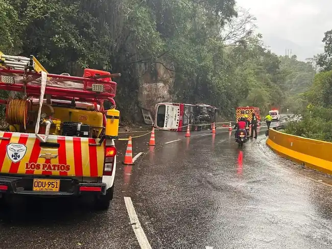 Trágico accidente en la vía Cúcuta-Pamplona dejó un muerto y 21 heridos - imagen 2