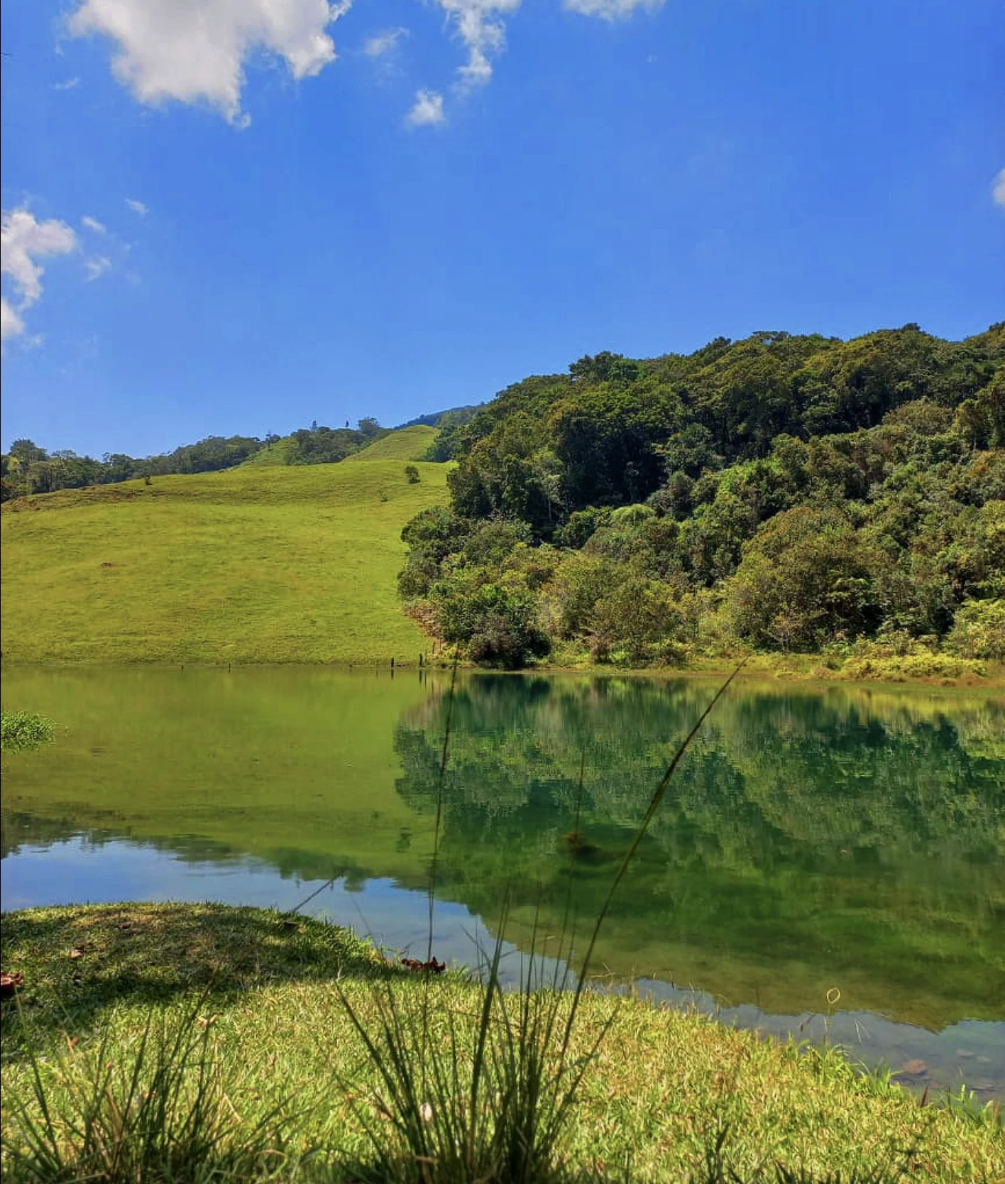 Esto es Santander. Sumérgete en la Belleza de la Laguna Azul: Un Tesoro Escondido en Cincelada - imagen 4