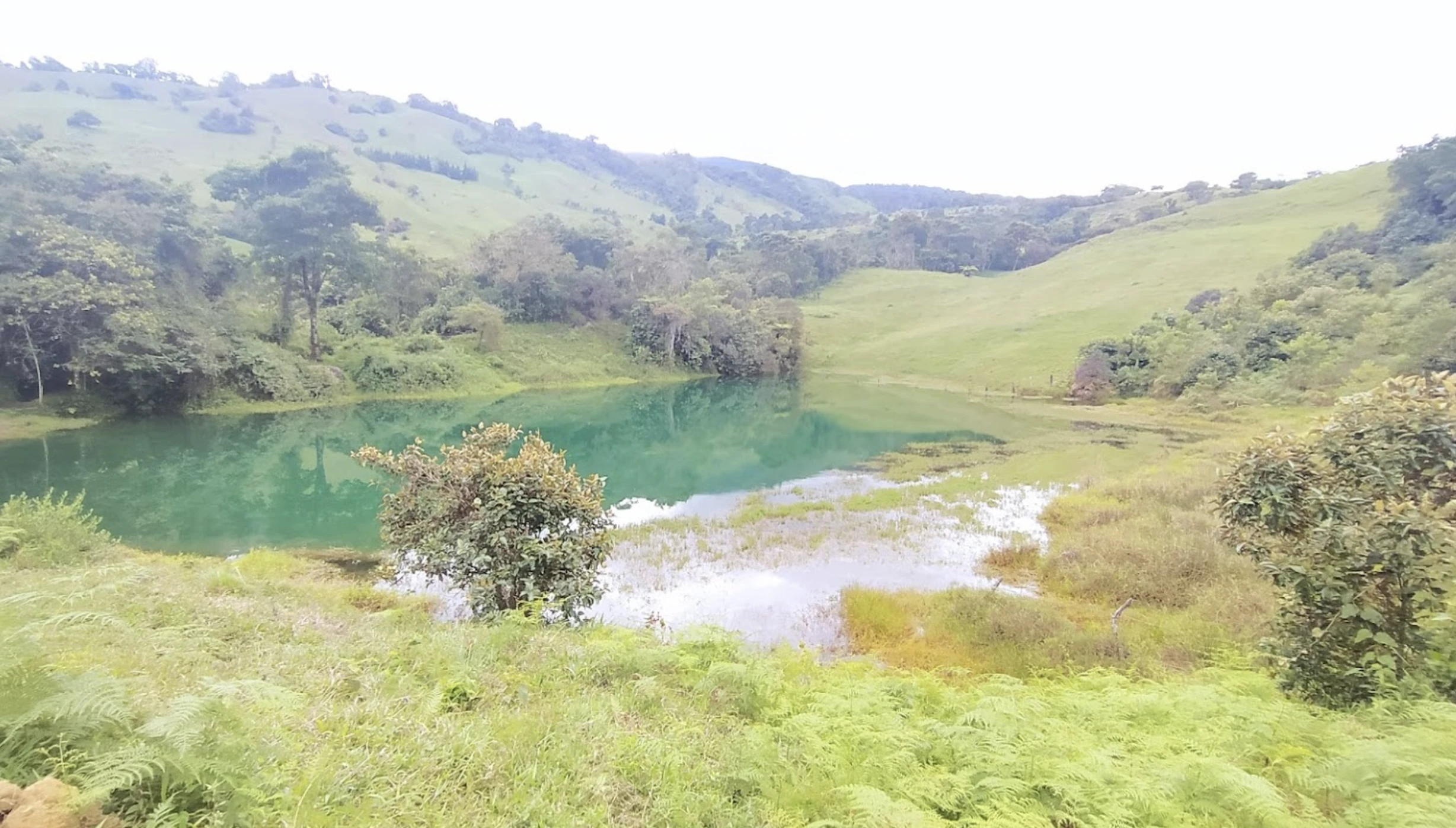 Esto es Santander. Sumérgete en la Belleza de la Laguna Azul: Un Tesoro Escondido en Cincelada - imagen 6