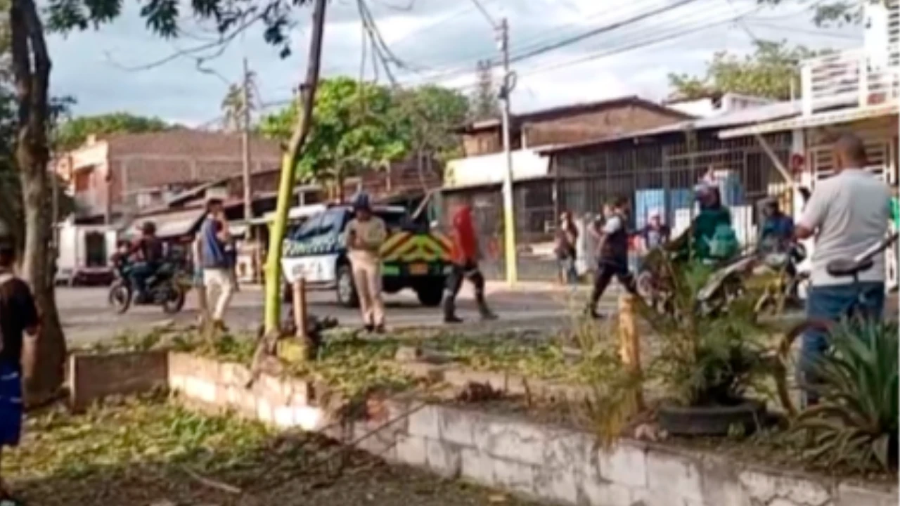 Galería: Explosión de moto bomba dejó 13 heridos y alarma a la comunidad - imagen 3