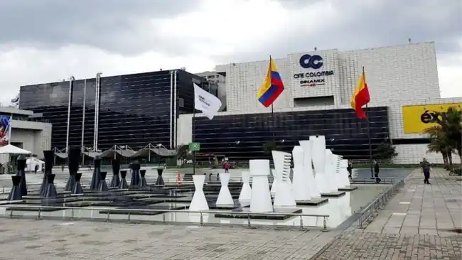 Niña de 5 años murió al caerle una placa de vidrio en centro comercial