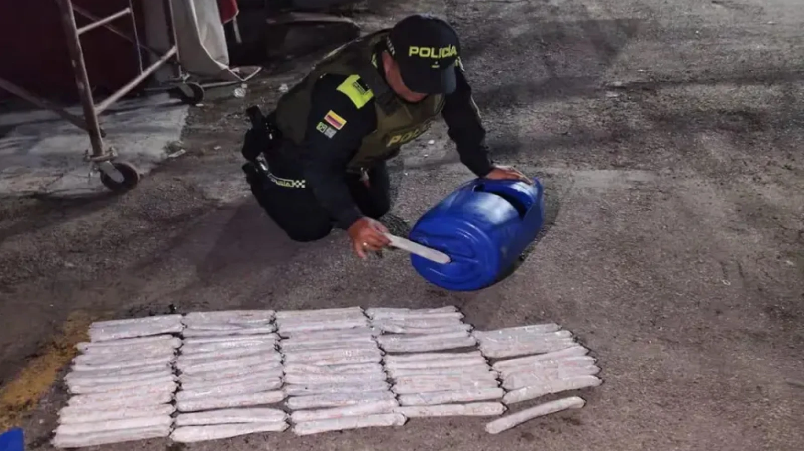 Recicladores hallaron 68 barras de explosivo ocultas en una caneca de plástico