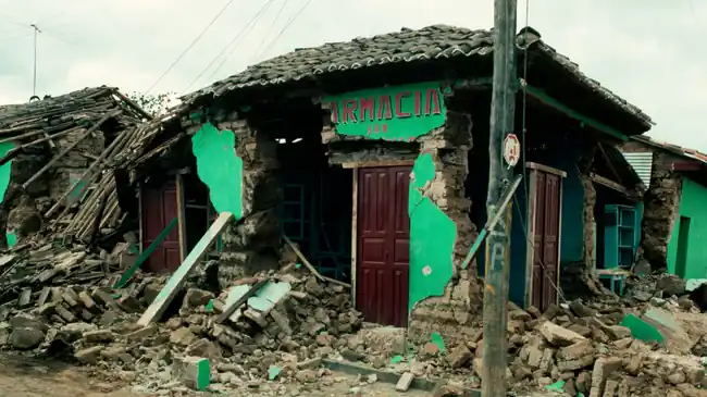Siete muertos y caos en las calles tras intenso sismo en Guatemala - imagen 2