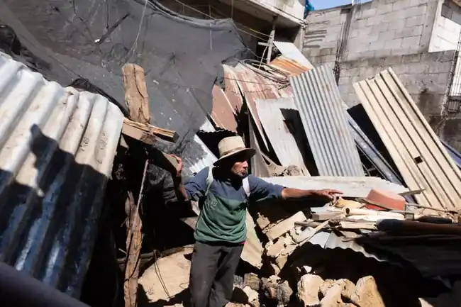 Siete muertos y caos en las calles tras intenso sismo en Guatemala - imagen 3