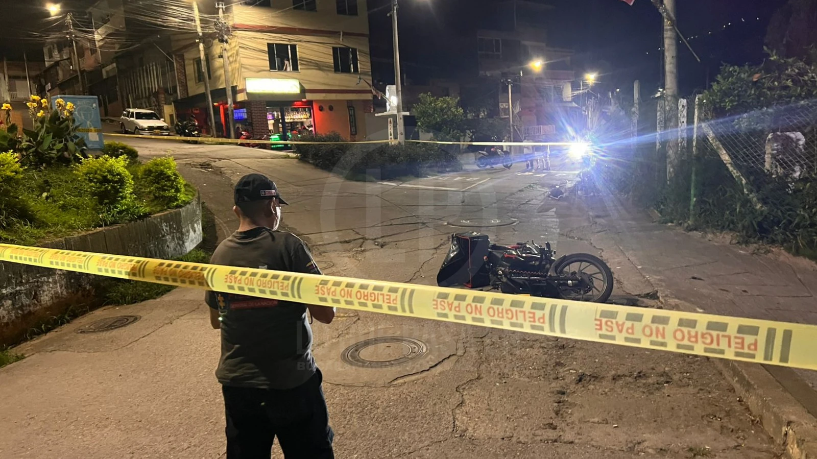 Sicarios asesinaron a un joven domiciliario mientras realizaba una entrega.