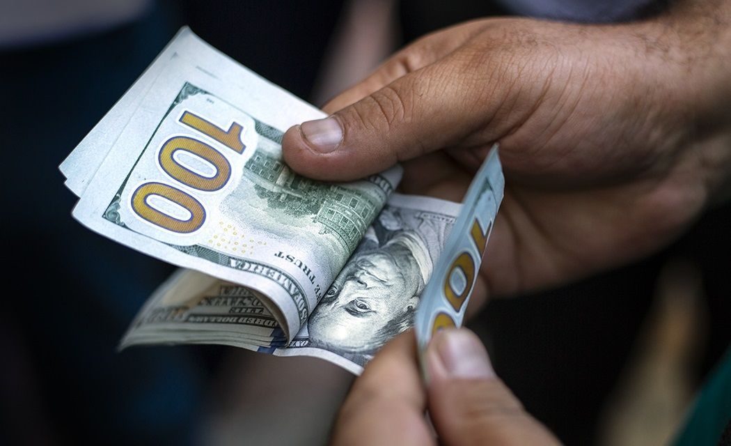 Billete de cien dólares estadounidenses