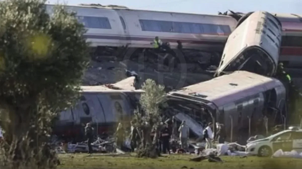 Choque de dos trenes en España deja más de 60 muertos - imagen 3