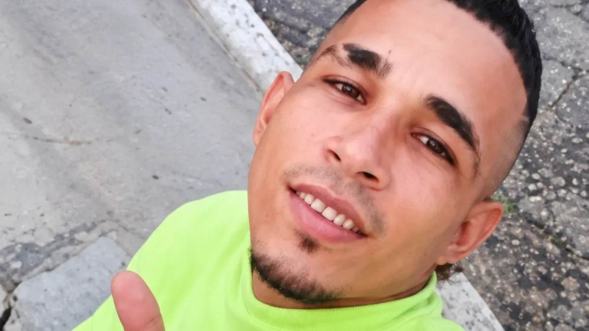 Lo asesinaron mientras jugaba con un perro: el ataque quedó grabado en video